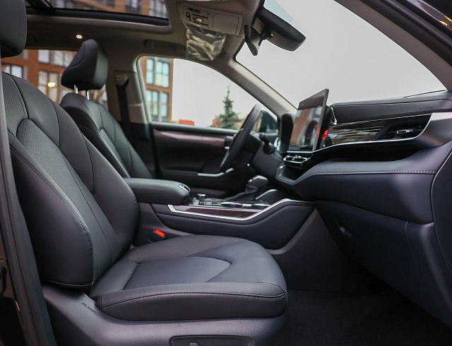 Toyota Highlander черный 2026