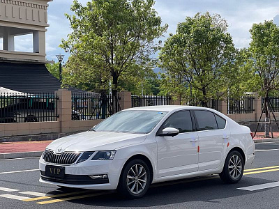 Skoda Octavia 1.5 л 2022 г. Белый, пробег 49000 км
