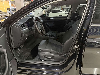 Skoda Superb 1.4 л 2025 г. Чёрный, пробег 10000 км