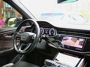 Audi Q8 белый 2018