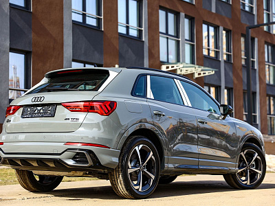 Audi Q3 серый 2025
