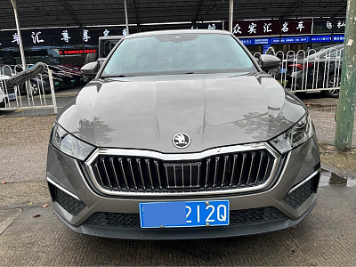 Skoda Octavia 1.4 л 2022 г. шампань/коричневый, пробег 33000 км