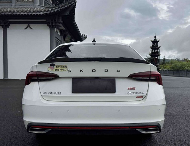 Skoda Octavia 1.4 л 2022 г. Белый, пробег 42000 км