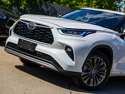 Toyota Highlander белый 2026