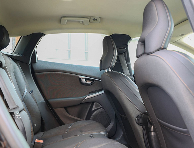 Volvo V40 Cross Country черный 2019