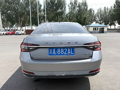 Skoda Superb 1.4 л 2024 г. Серебристо-серый, пробег 4000 км