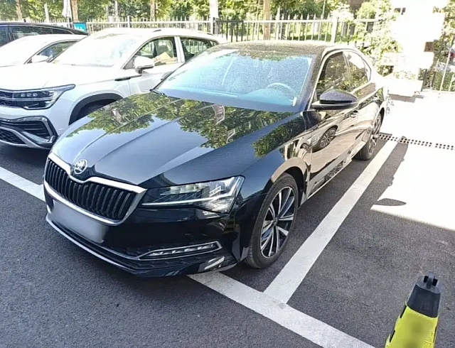Skoda Superb 1.4 л 2024 г. Чёрный, пробег 21900 км