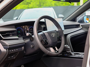 Toyota Camry белый 2026