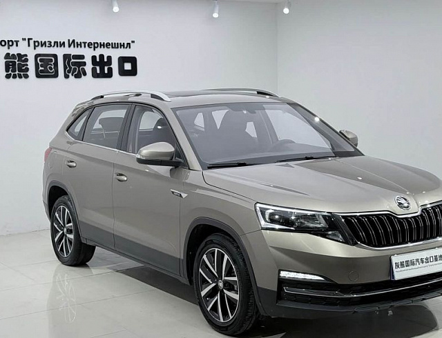 Skoda Kamiq 1.5 л 2023 г. желто-оранжевый, пробег 9800 км