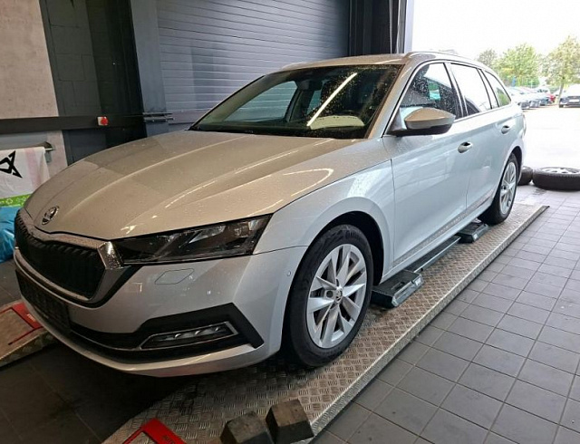 Skoda Octavia 2022 г. Серебристый, пробег 57400 км