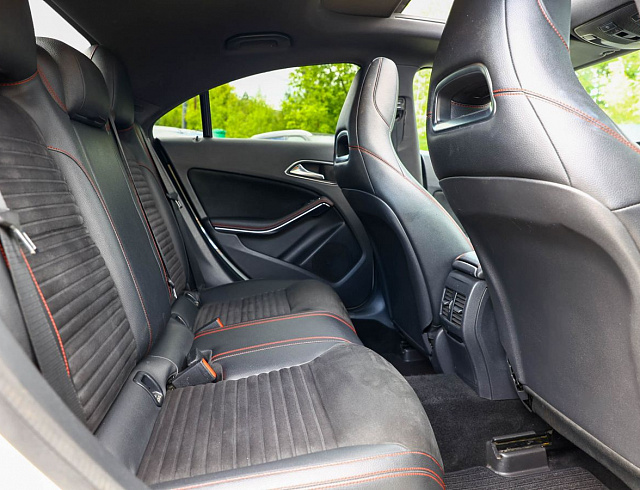 Mercedes-Benz CLA белый 2013