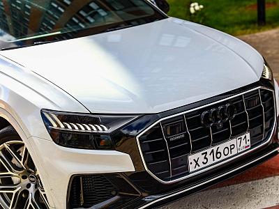 Audi Q8 белый 2018