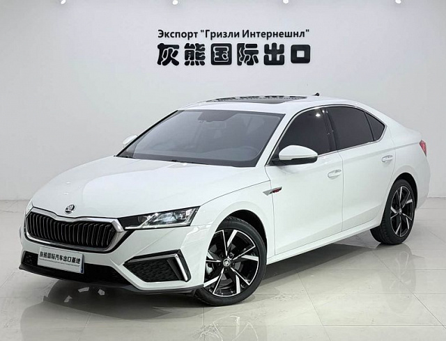 Skoda Octavia 1.4 л 2024 г. Белый, пробег 12000 км