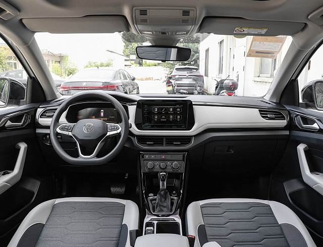 Volkswagen Tharu XR 1.5 Sharp Edition