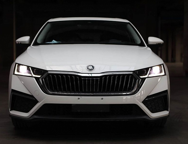 Skoda Octavia 1.4 л 2022 г. Белый, пробег 24800 км