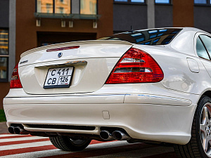 Mercedes-Benz E-Класс белый 2005