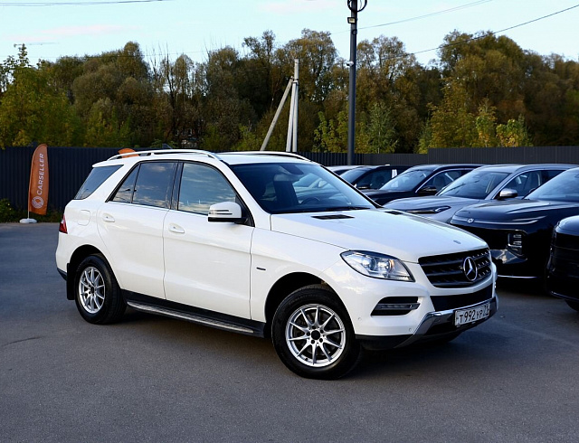 Mercedes-Benz M-Класс белый 2012
