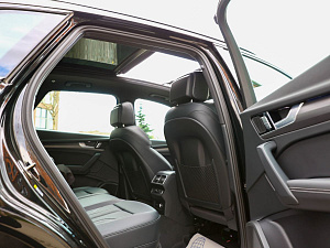 Audi Q5 черный 2025