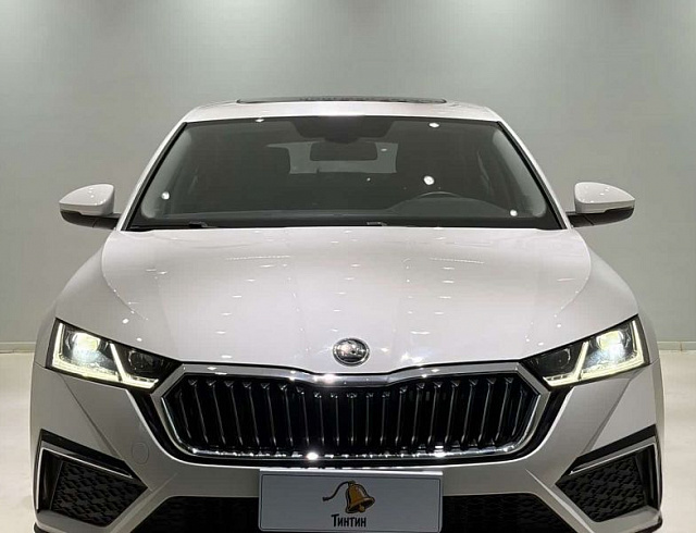 Skoda Octavia 1.4 л 2022 г. Белый, пробег 29000 км