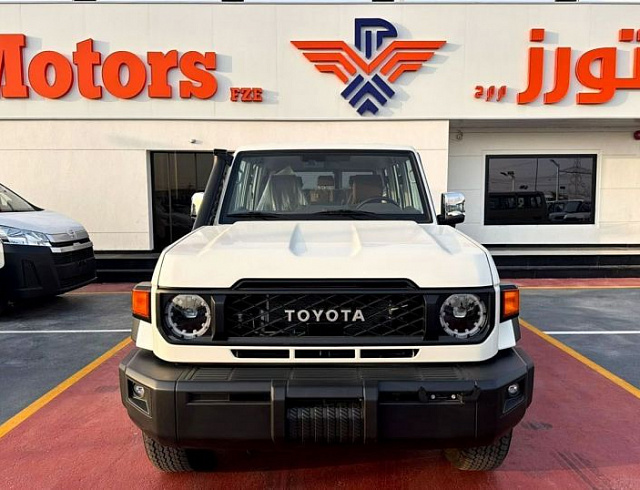 Toyota Land Cruiser 70 2.8 л 2026 г. Белый