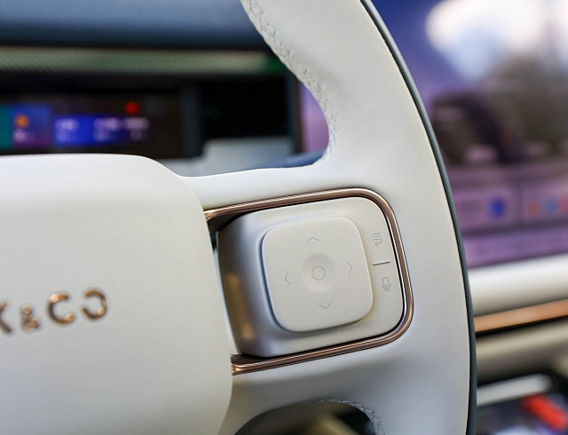 Lynk & Co 900 черный 2025