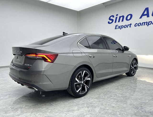 Skoda Octavia 1.4 л 2022 г. Серебристо-серый, пробег 44000 км