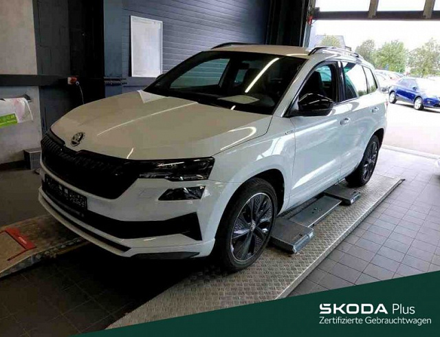 Skoda Karoq 2022 г. Белый, пробег 32900 км