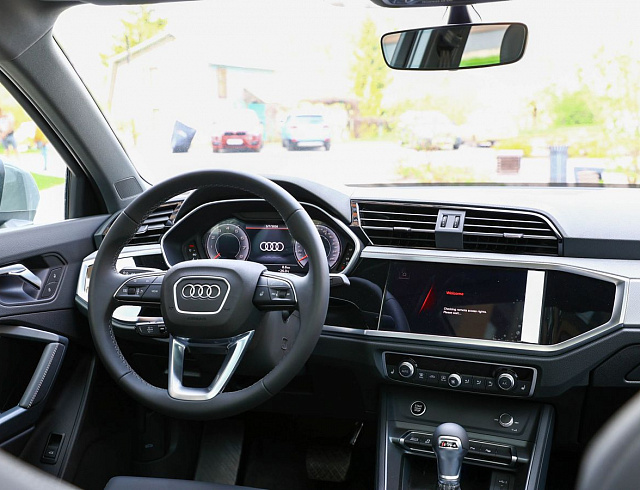 Audi Q3 серый 2026