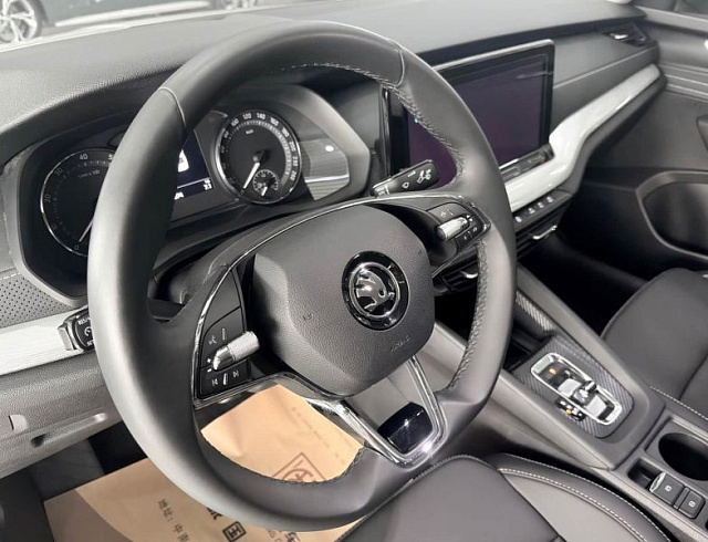 Skoda Octavia 1.4 л 2022 г. Белый, пробег 23000 км