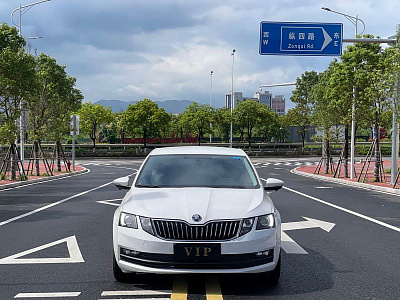 Skoda Octavia 1.5 л 2022 г. Белый, пробег 49000 км