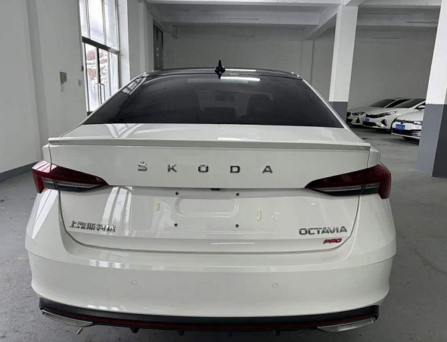 Skoda Octavia 1.4 л 2022 г. Белый, пробег 43800 км