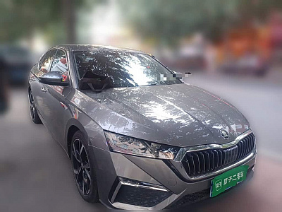 Skoda Octavia 1.4 л 2022 г. Серебристо-серый, пробег 21500 км