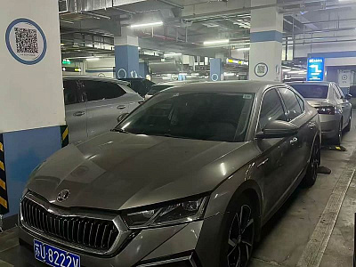 Skoda Octavia 1.4 л 2022 г. шампань/коричневый, пробег 25000 км