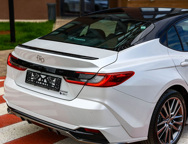Toyota Camry белый 2026