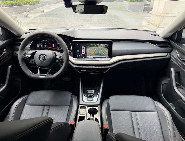 Skoda Octavia 1.4 л 2022 г. Белый, пробег 13300 км