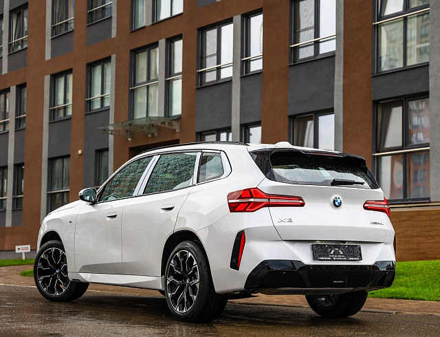BMW X3 белый 2026