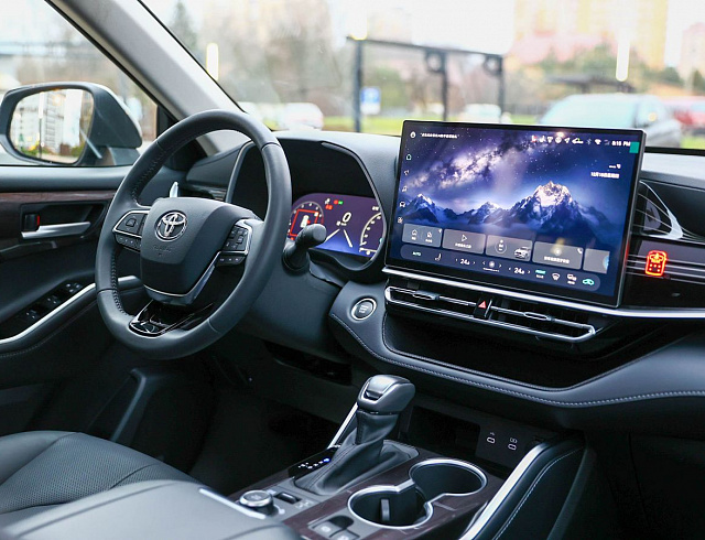 Toyota Highlander черный 2026