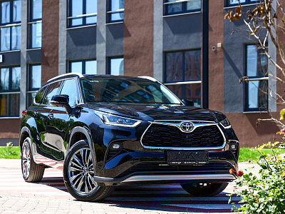 Toyota Highlander черный 2026