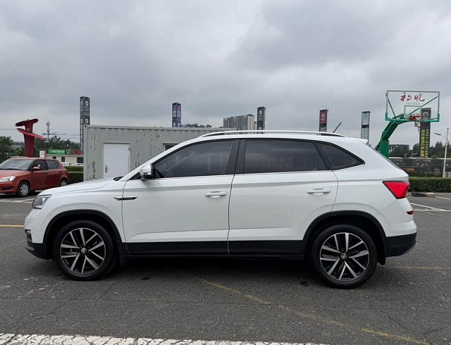 Skoda Kamiq 1.5 л 2023 г. Белый, пробег 13000 км