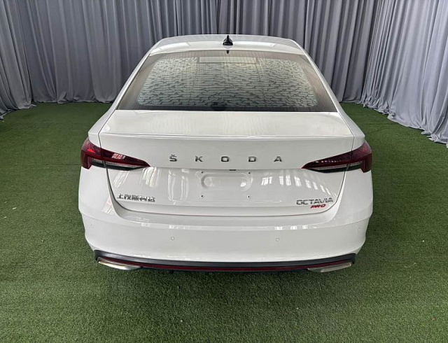 Skoda Octavia 1.4 л 2022 г. Белый, пробег 45000 км