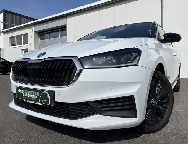 Skoda Fabia 2022 г. Белый, пробег 38122 км