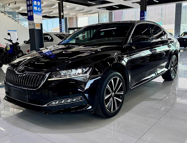 Skoda Superb 1.4 л 2023 г. Чёрный, пробег 22000 км