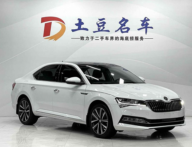 Skoda Superb 1.4 л 2022 г. Белый, пробег 27100 км