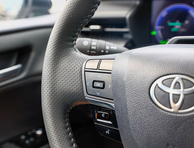 Toyota Camry белый 2026