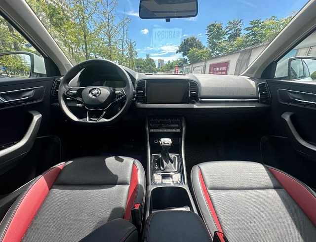 Skoda Karoq 1.4 л 2023 г. Белый, пробег 5000 км