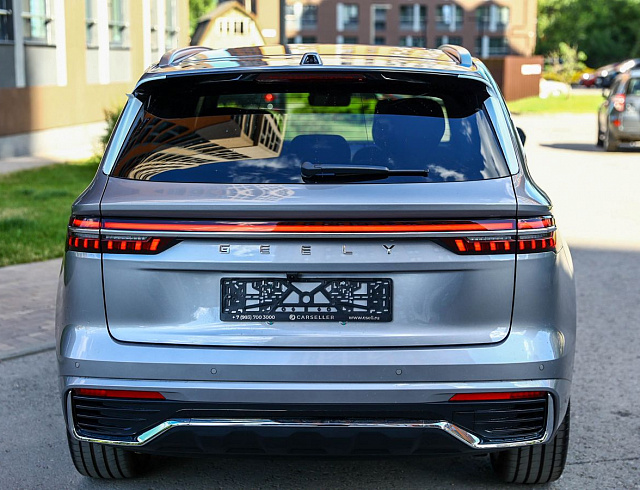 Geely Monjaro серый 2026