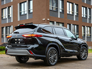 Toyota Highlander черный 2026