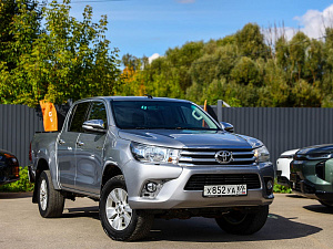 Toyota Hilux серебро 2015
