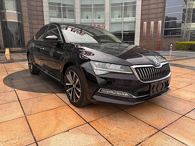 Skoda Superb 1.4 л 2023 г. Чёрный, пробег 19500 км