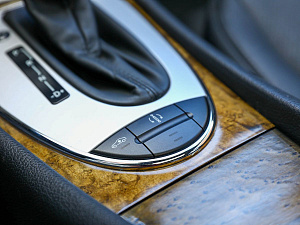 Mercedes-Benz E-Класс белый 2005